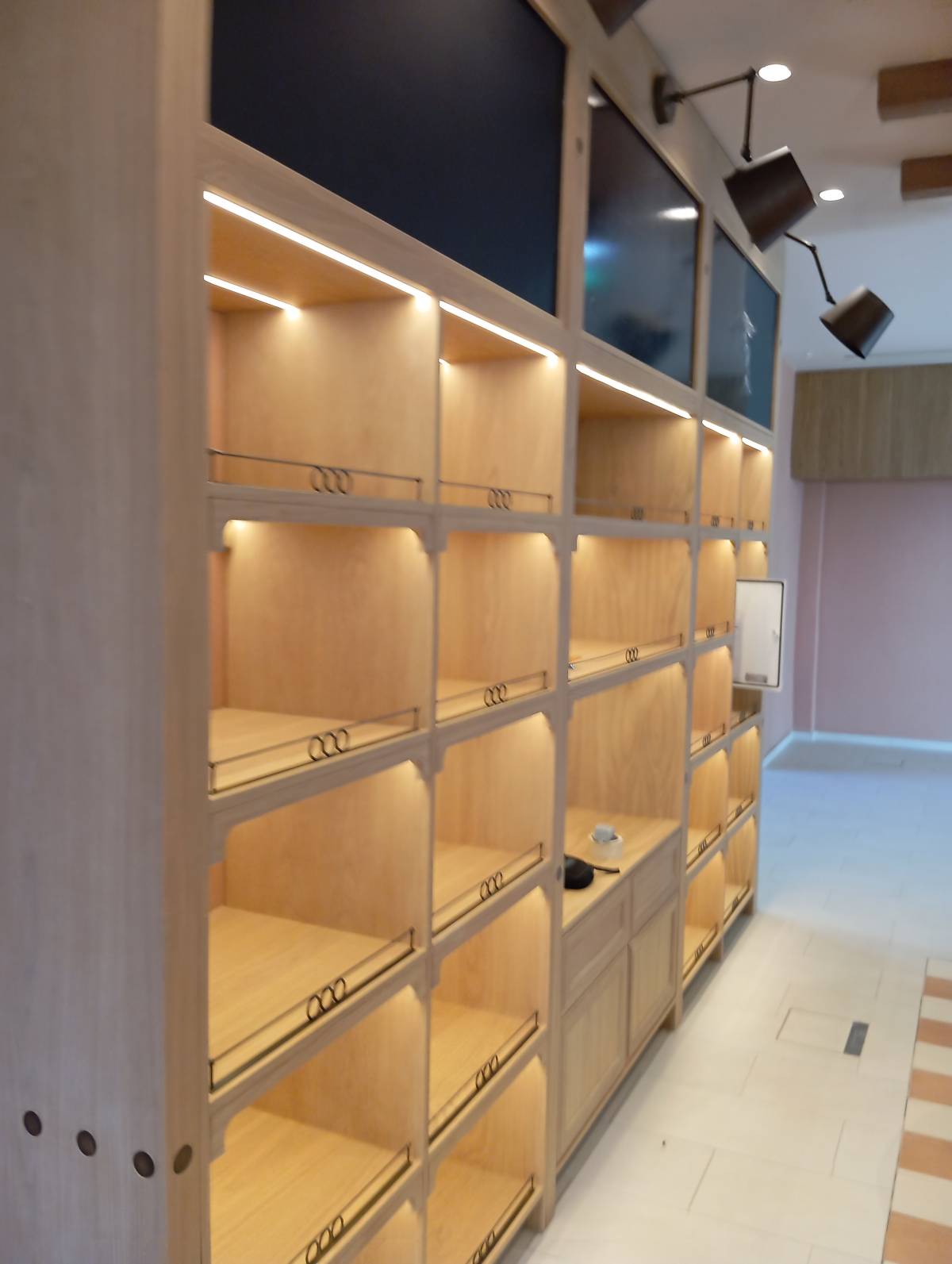 Silente fronteira carpentry lda - Albufeira - Vinyl or Linoleum Installation