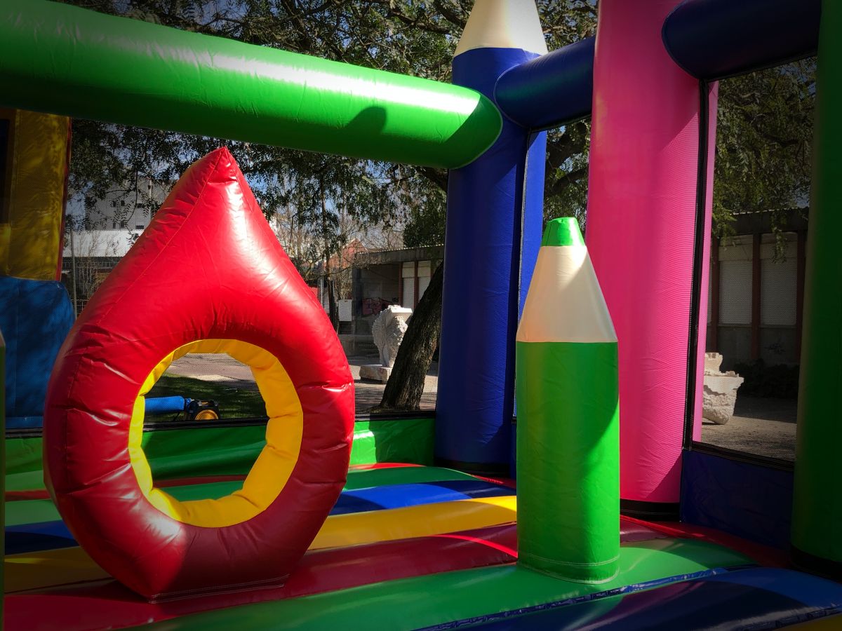 Fábricadalegria - Insufláveis e Animação Turística, Lda. - Rio Maior - Organização de Festa de Chá Revelação