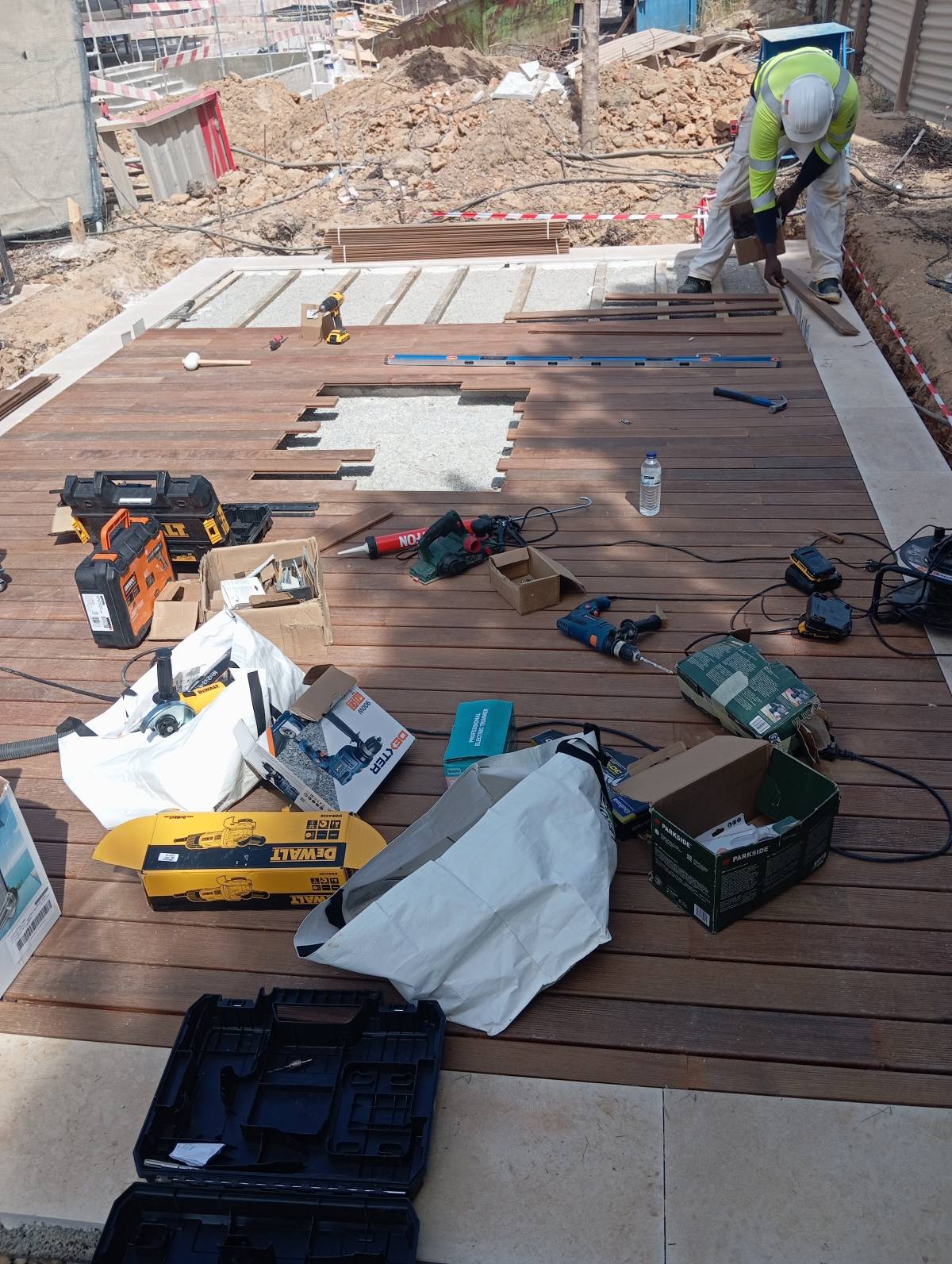 Silente fronteira carpentry lda - Albufeira - Floor Tiling