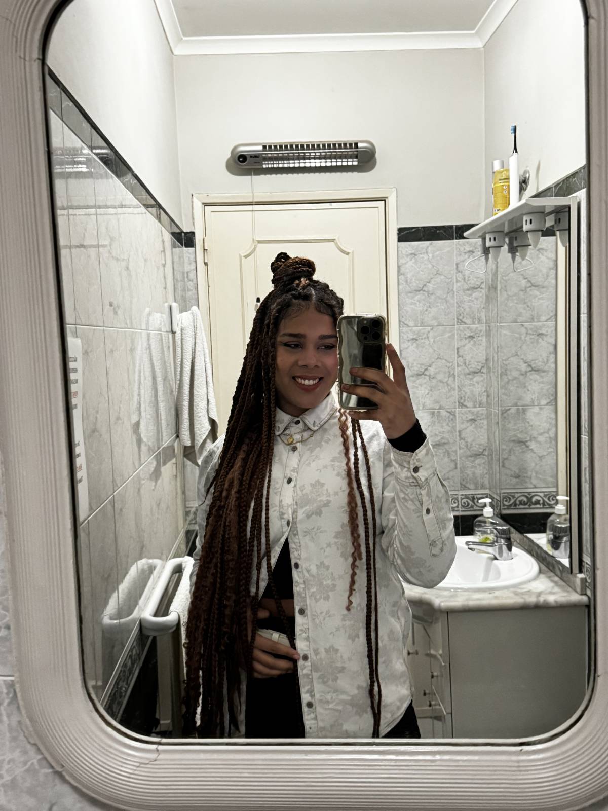 Bianca Nunes - Lisboa - Hebrew Translation