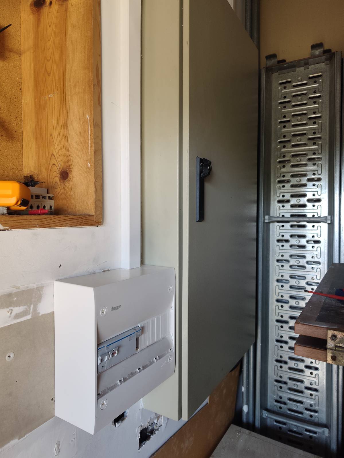 Alexandre Neves - Torres Vedras - Switch and Outlet Repair