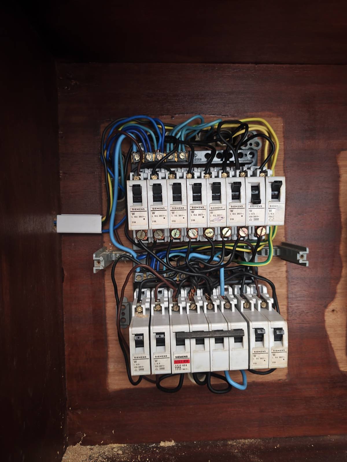 Alexandre Neves - Torres Vedras - Switch and Outlet Installation