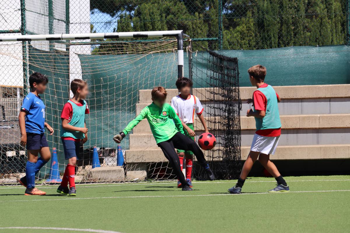 Escola de Futebol - A Escolinha do Figo - Cascais - Aulas de Desporto