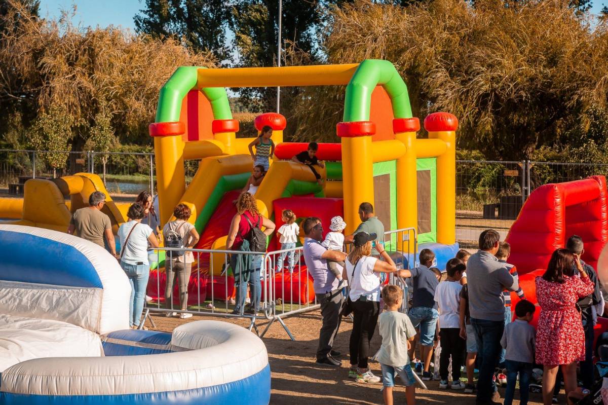 Castelos em Festa -  Aluguer de equipamentos insufláveis e recreativos - Vila Nova de Gaia - Fotografia de Bebés