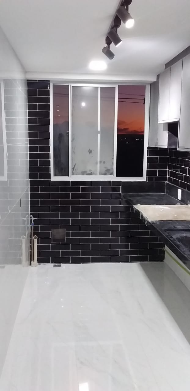 Iago Rocha - Lousã - Floor Tiling
