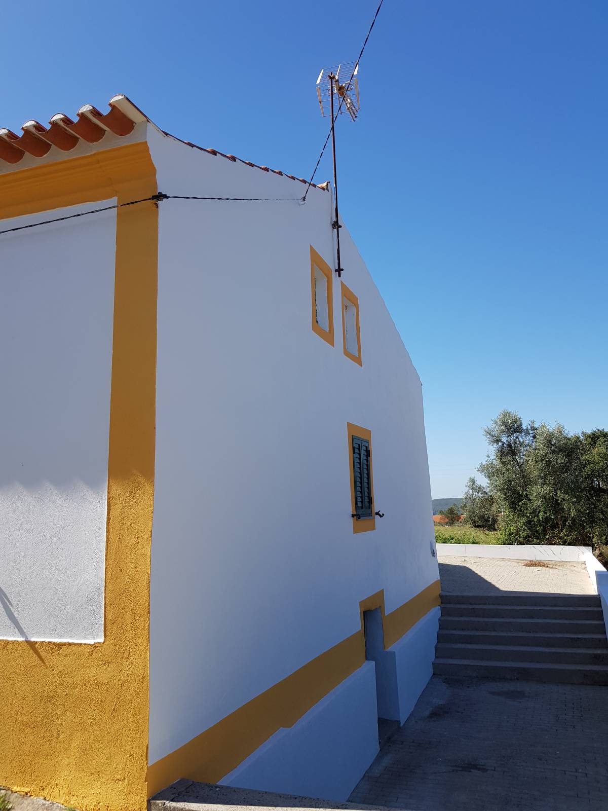 Reliable Renovations Lisbon - Sintra - Suspensão de Quadros e Instalação de Arte