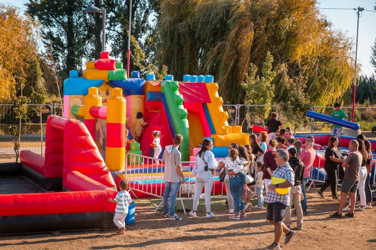 Castelos em Festa -  Aluguer de equipamentos insufláveis e recreativos - Vila Nova de Gaia - Ventriloquismo