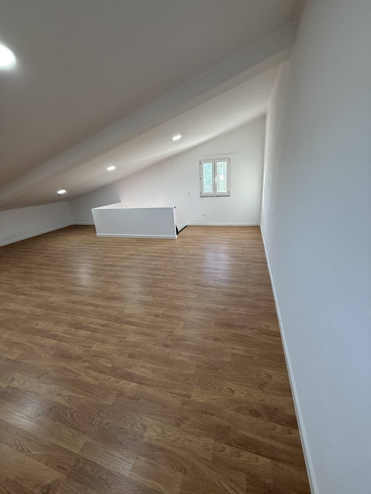 Vailante Obras - Évora - Tapeten entfernen