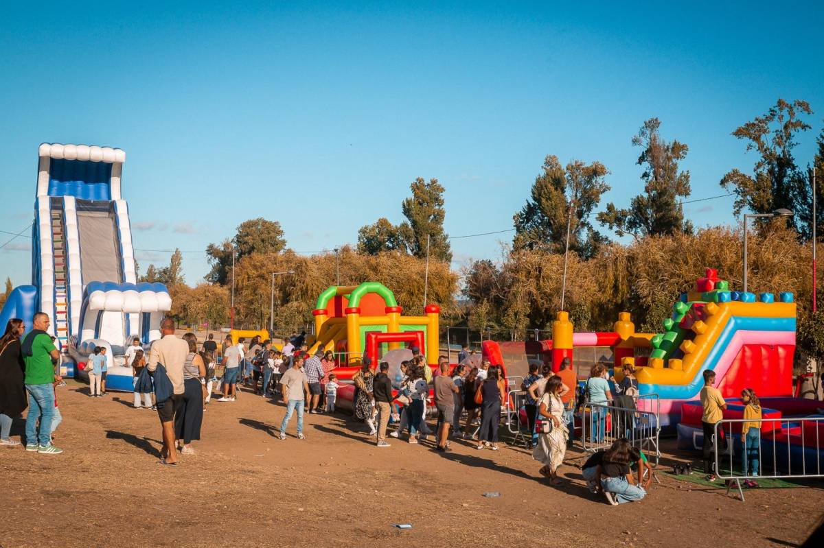 Castelos em Festa -  Aluguer de equipamentos insufláveis e recreativos - Vila Nova de Gaia - Fotografia de Eventos