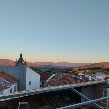 J.B construções - Covilhã - Reparación o mantenimiento de tejados