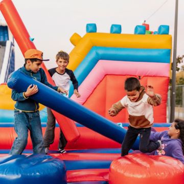 Castelos em Festa -  Aluguer de equipamentos insufláveis e recreativos - Vila Nova de Gaia - Fotografia de Casamentos