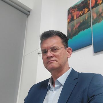 Samuel Ferreira - Sintra - Schrank umbauen