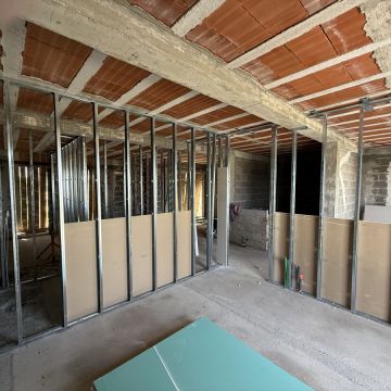 Vailante Obras - Évora - Trockenbau reparieren und Oberflächenstruktur geben