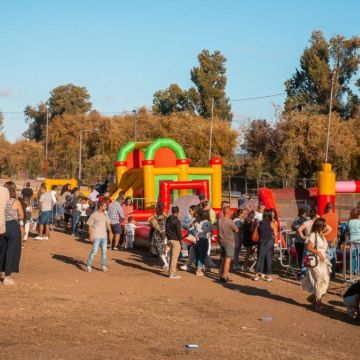 Castelos em Festa -  Aluguer de equipamentos insufláveis e recreativos - Vila Nova de Gaia - Bouncy Castle and Inflatable Rental