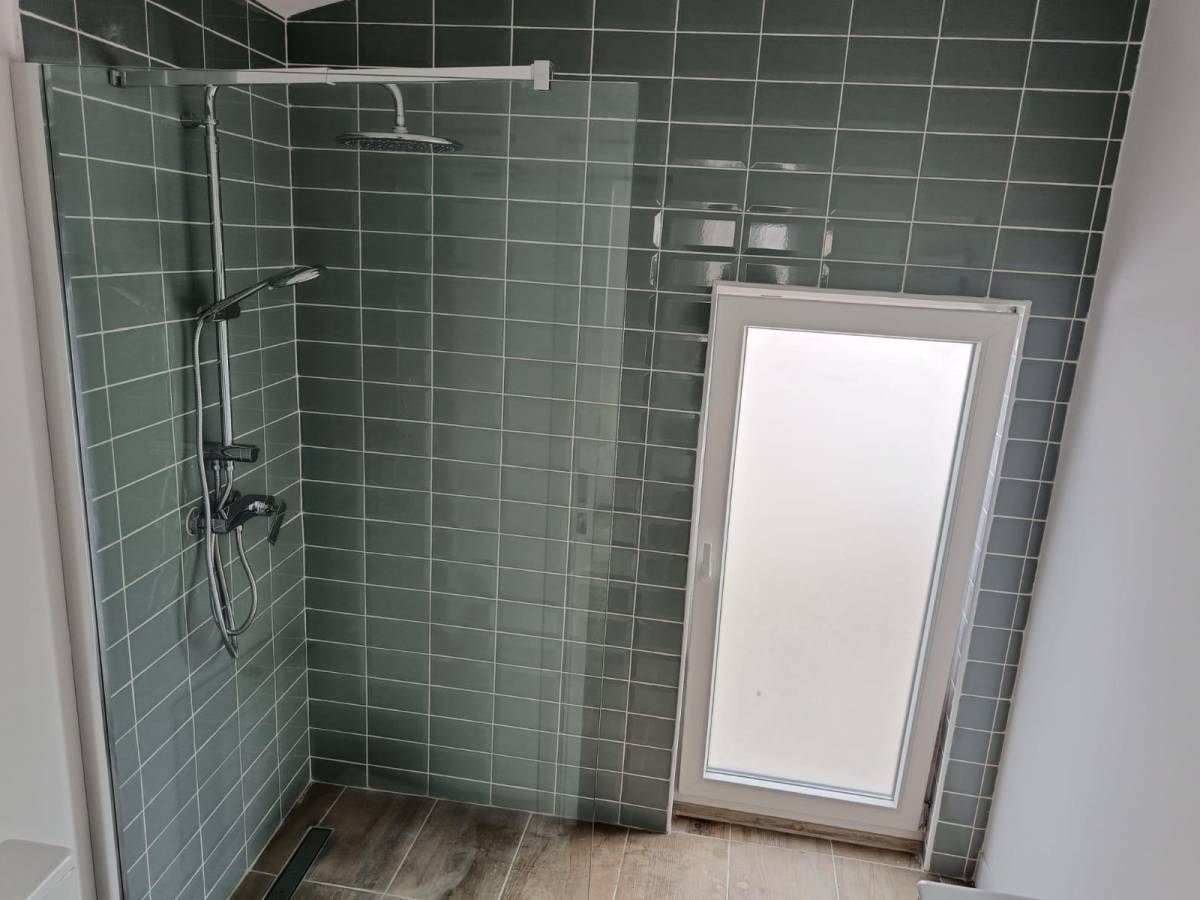 InterBuild Construções - Torres Vedras - Stone or Tile Flooring Installation