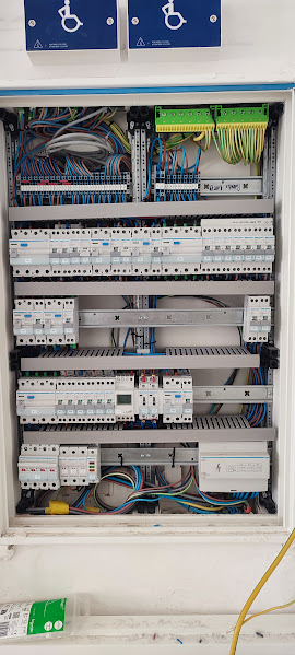 DomKWatt, serviços de eletricidade - Sintra - Fixtures