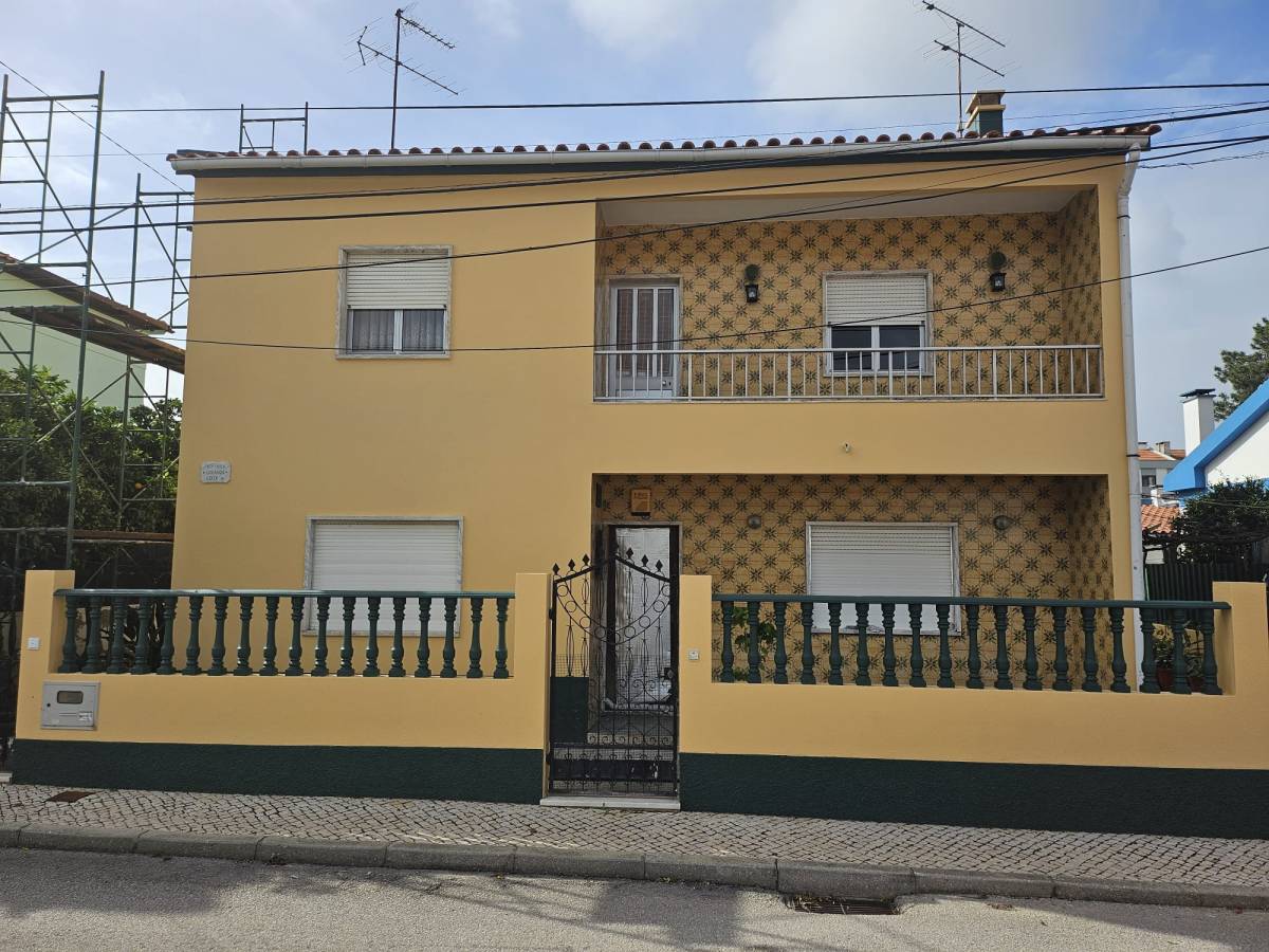 Adérito Tavares - Seixal - Instalação de Relva Artificial