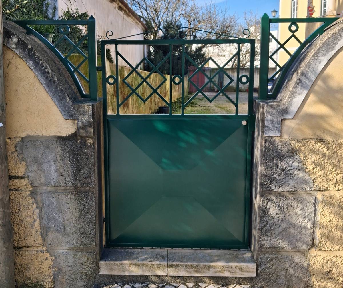 PmC Serralharia - Alenquer - Installation de chatière ou trappe pour animaux de compagnie