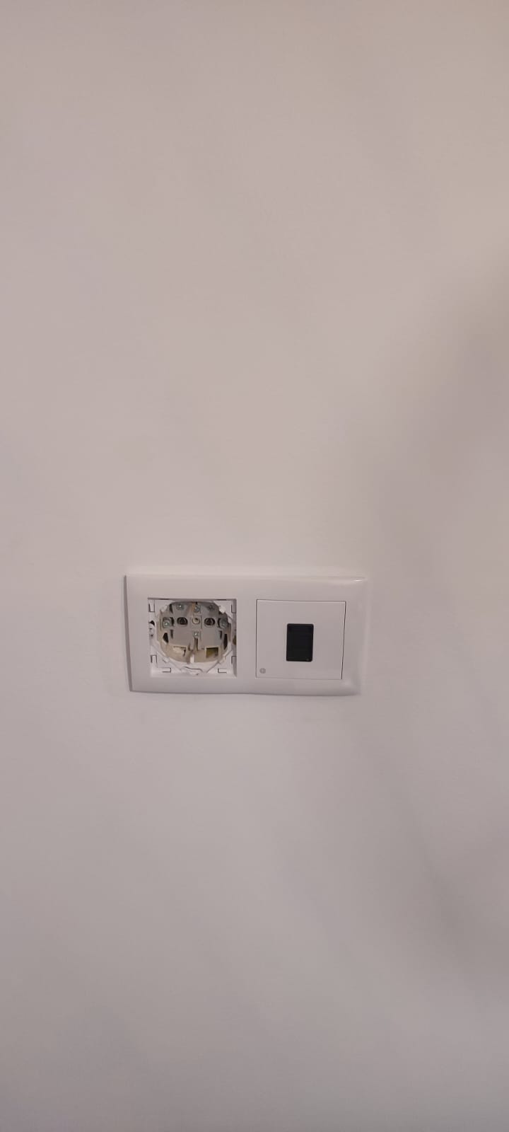 DomKWatt, serviços de eletricidade - Sintra - Solar Panel Repair