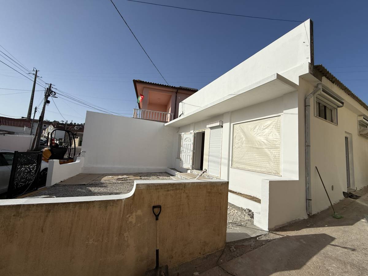 Waqas Nazir - Figueira da Foz - Construction de mur intérieur