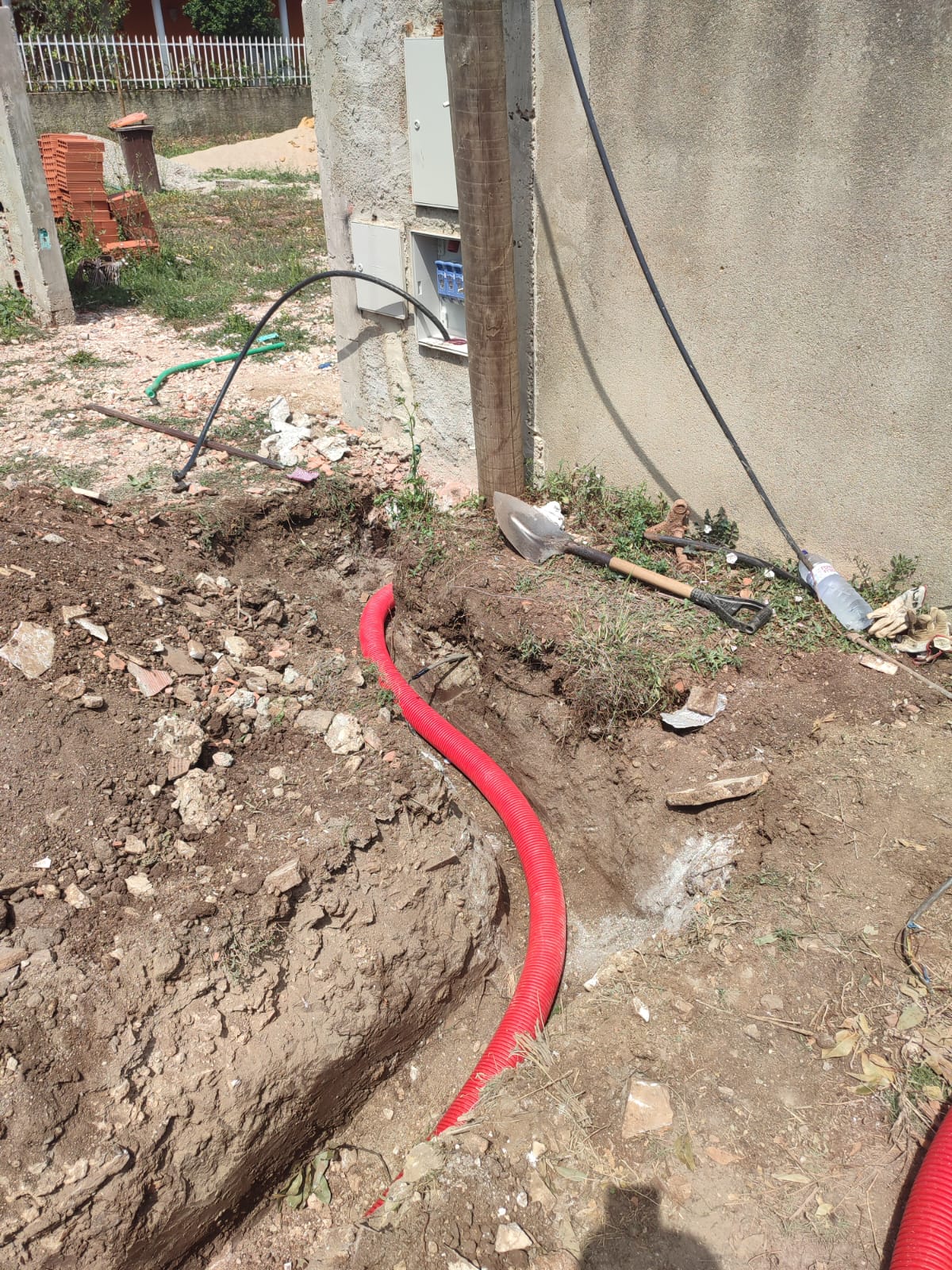 DomKWatt, serviços de eletricidade - Sintra - Switch and Outlet Installation