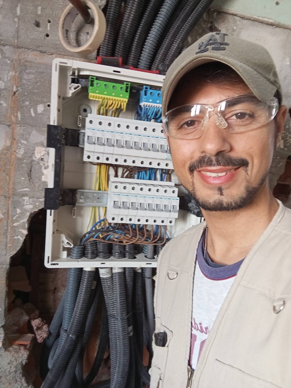 PENIEL - Remodelação/ Elétrica/ Bricolage - Ílhavo - Reparación de interruptores y enchufes