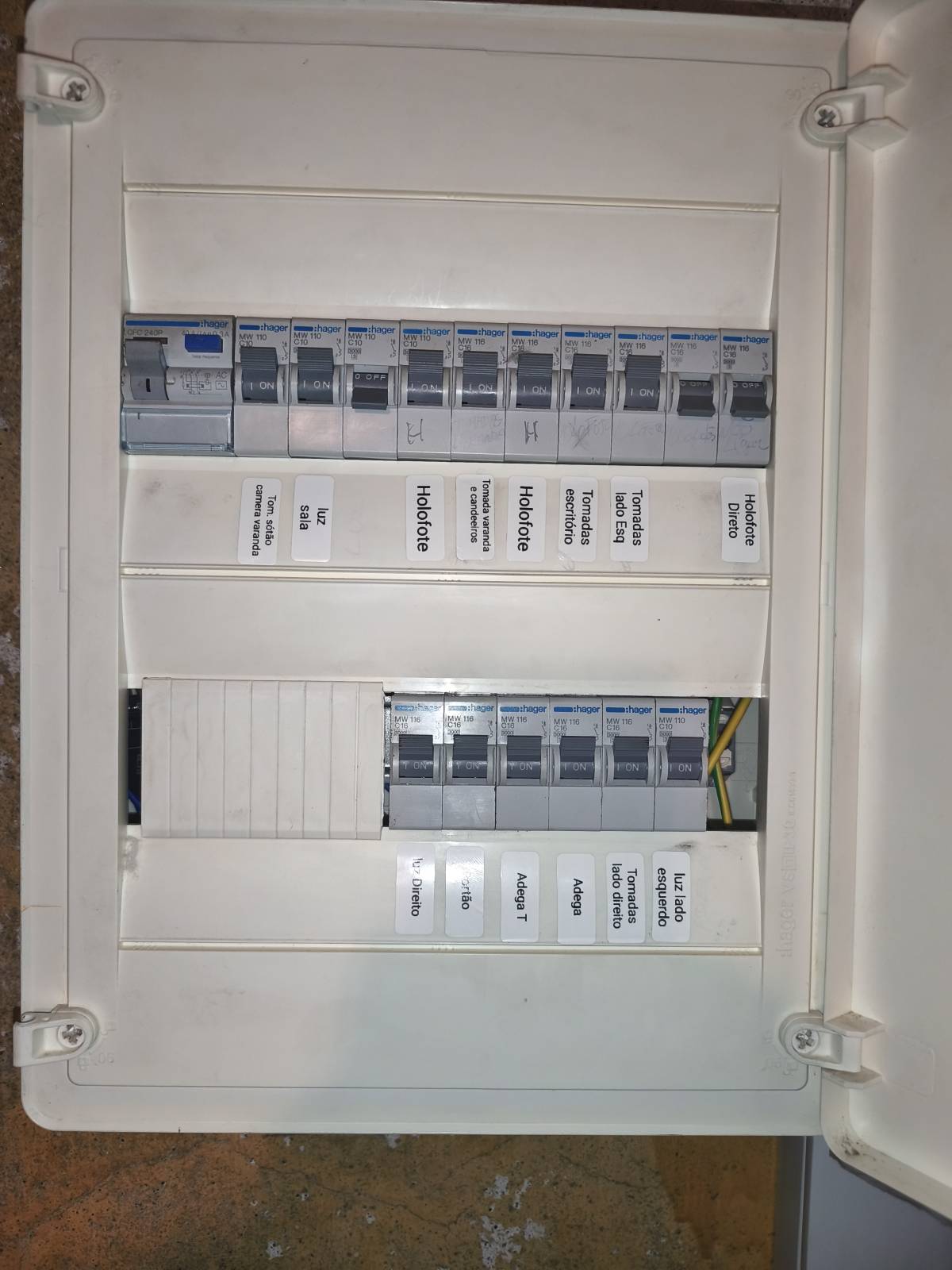 Vítor Duarte - Vila Nova de Gaia - Switch and Outlet Installation