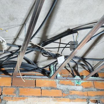 Vítor Duarte - Vila Nova de Gaia - Switch and Outlet Repair