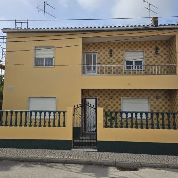 Adérito Tavares - Seixal - Instalação de Relva Artificial