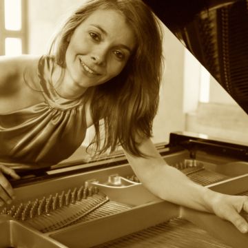 Liziane  - professora de piano - Coimbra - Aulas de Piano