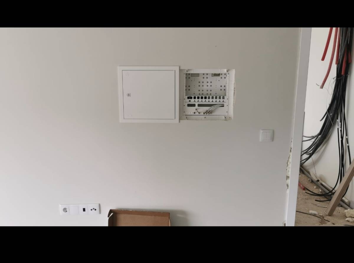 N M Redes Estruturadas e eletricidade - Sobral de Monte Agraço - Elektro- und Verdrahtungsprobleme