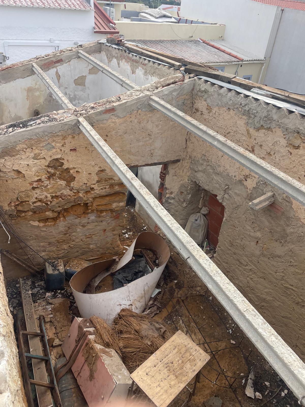 Almada House - Construções - Olhão - Roof Installation or Replacement