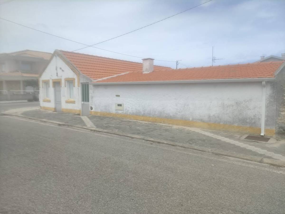 Construções J y C - Estarreja - Bettrahmen montieren