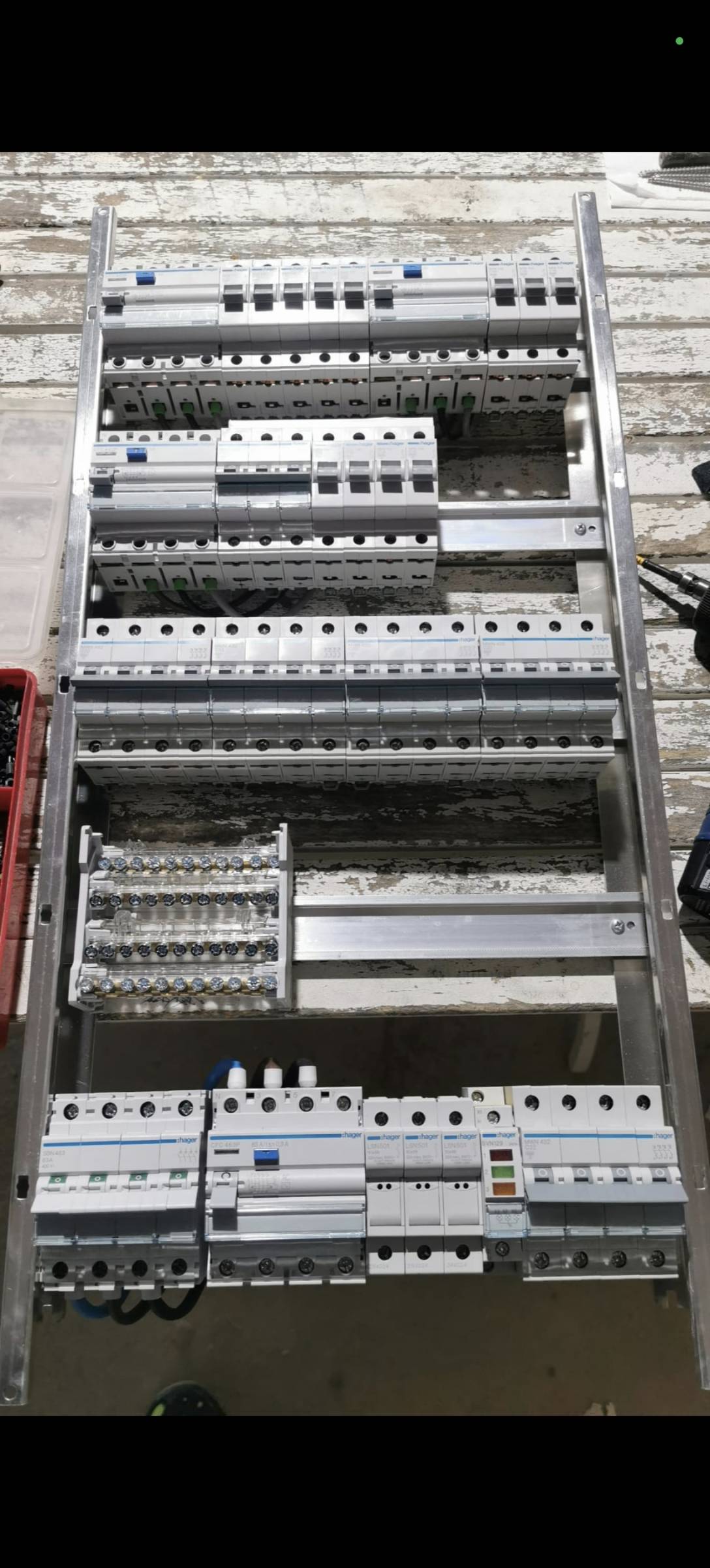 N M Redes Estruturadas e eletricidade - Sobral de Monte Agraço - Elektro- und Verdrahtungsprobleme
