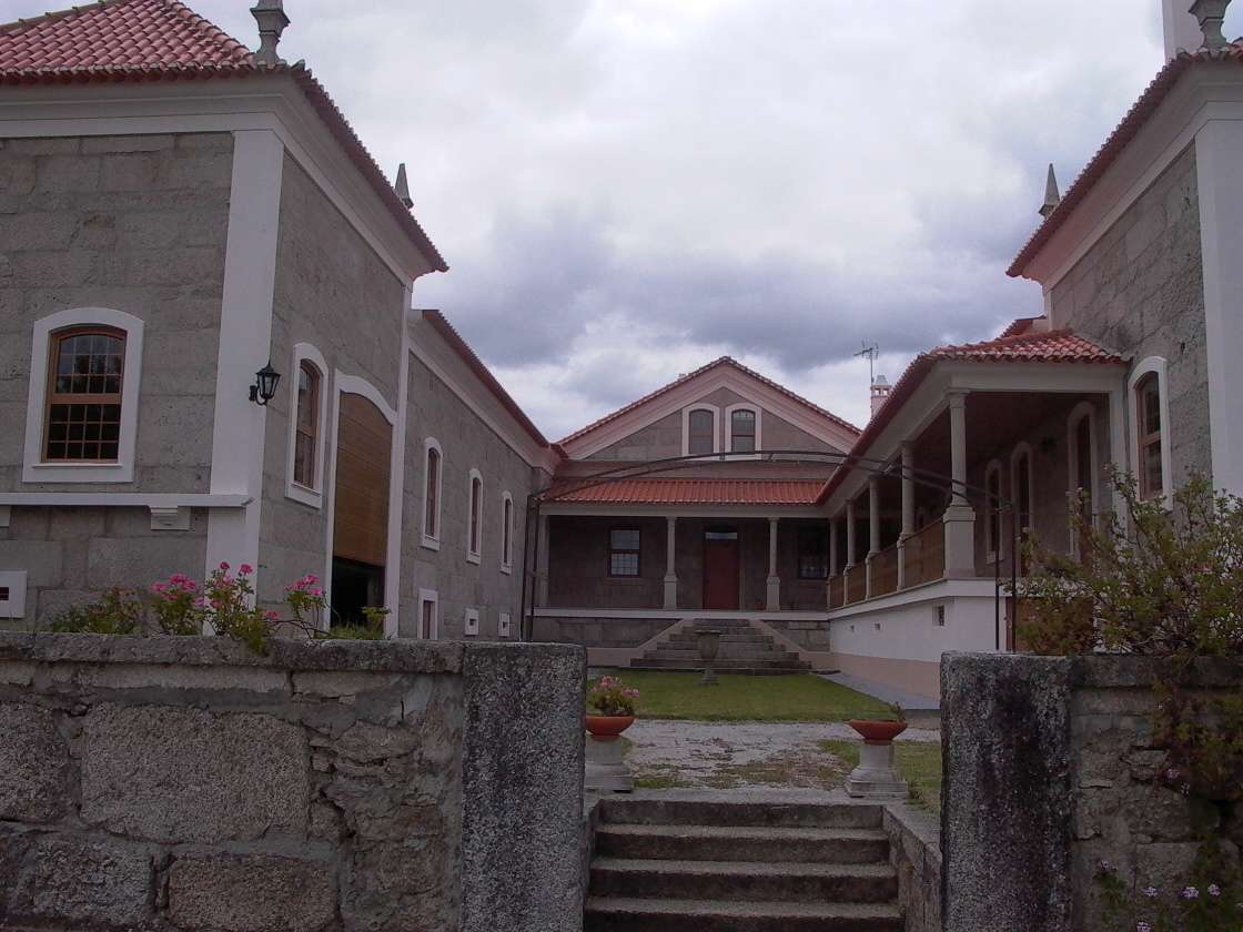 Casa da Raposeira - Nelas - Aluguer de Insufláveis para Festas