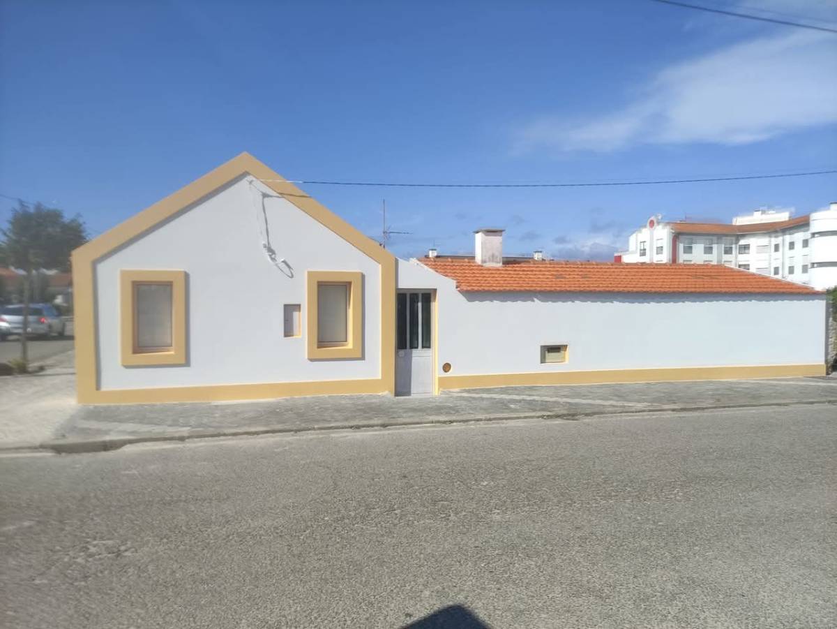 Construções J y C - Estarreja - Gartenmöbel montieren