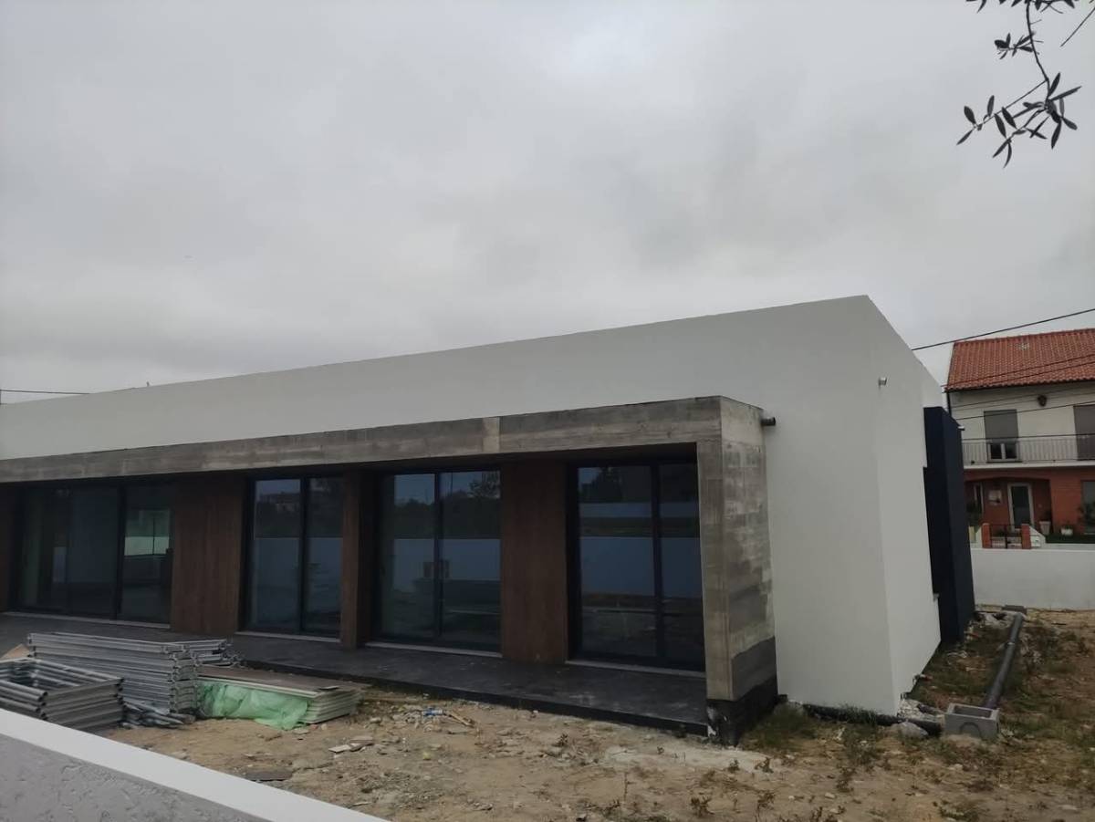 Construções J y C - Estarreja - Trockenbau und Aufhängen von Trockenbauwänden