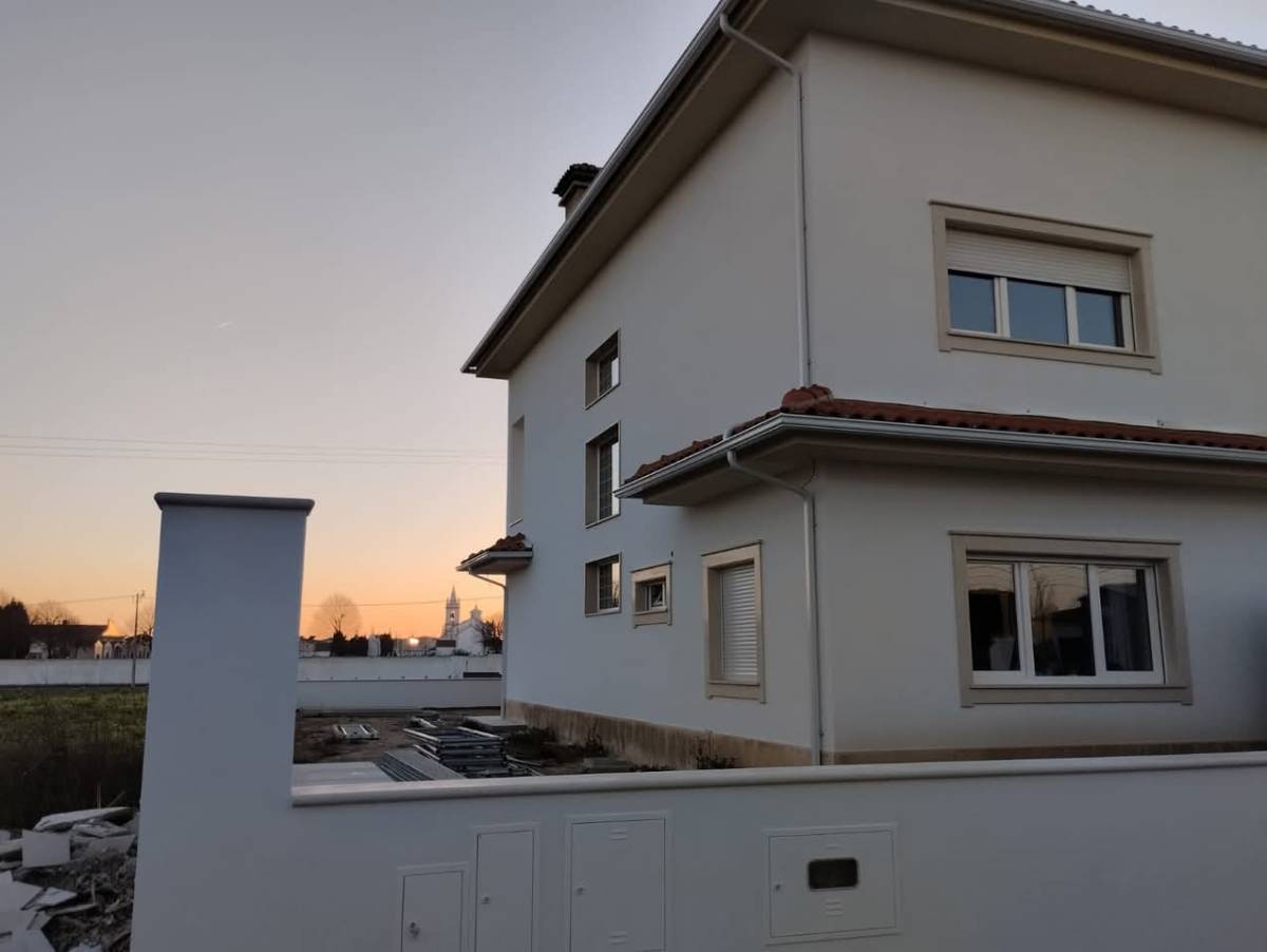 Construções J y C - Estarreja - Kinderbett montieren