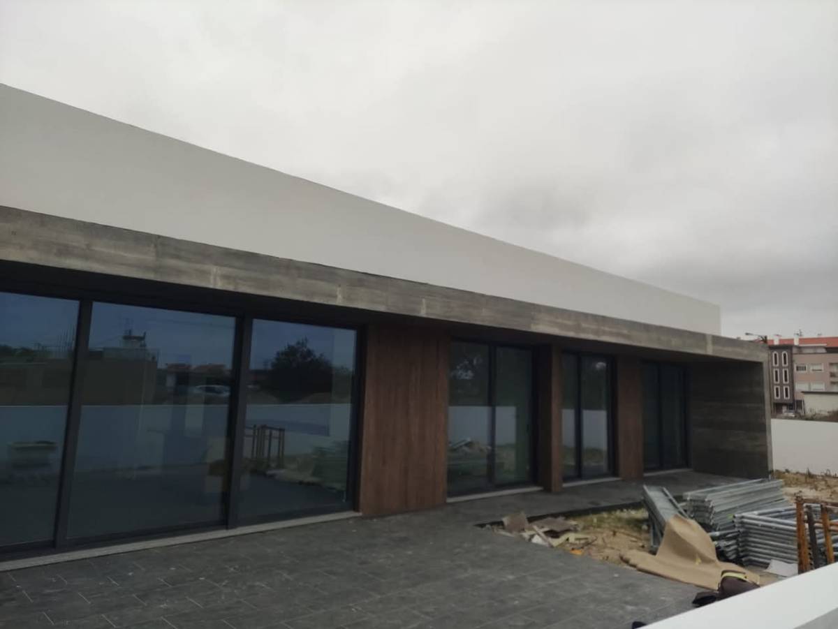 Construções J y C - Estarreja - Dachrinnen reinigen und warten