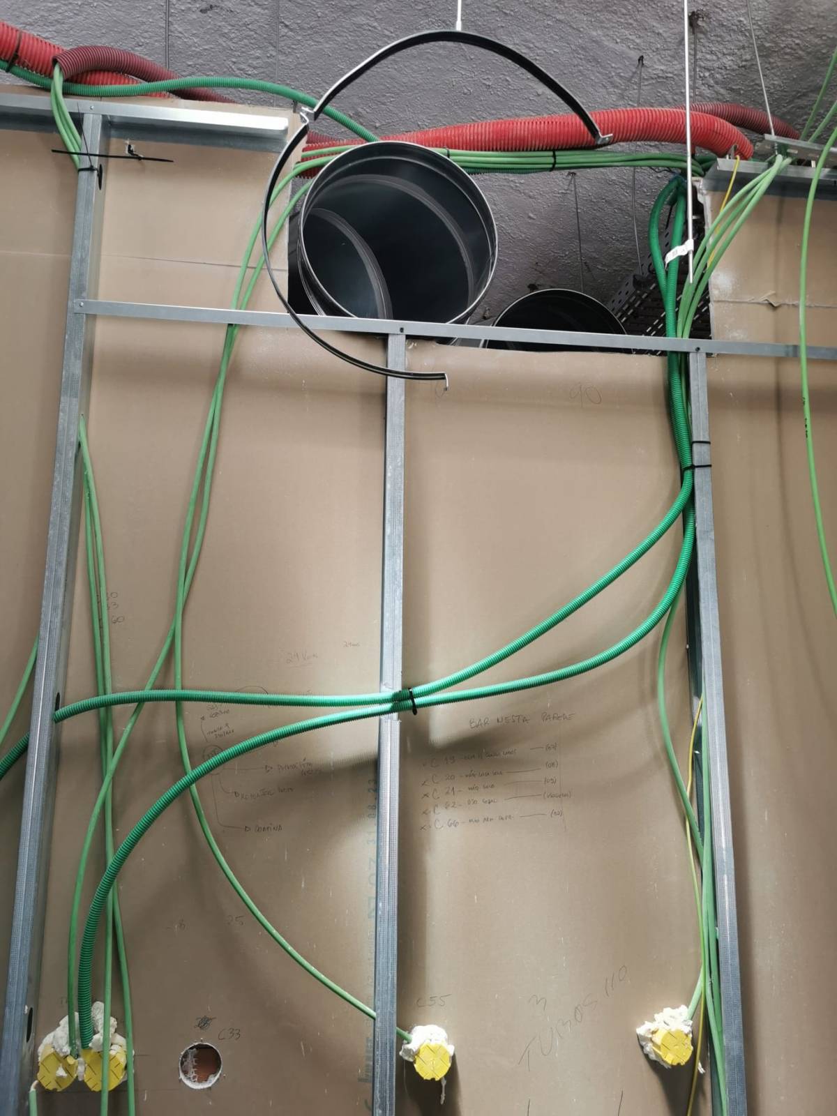 N M Redes Estruturadas e eletricidade - Sobral de Monte Agraço - Installation des Sicherungs- oder Verteilerkastens