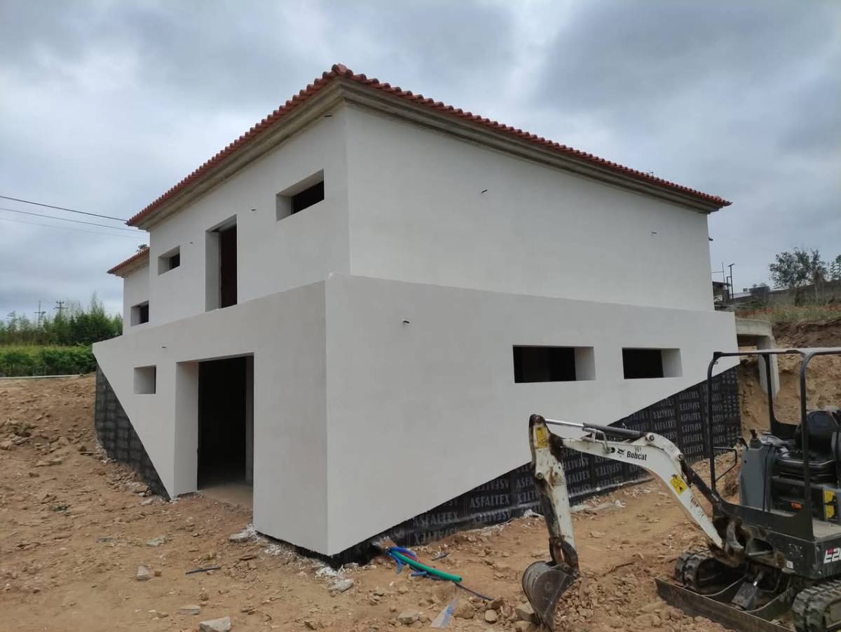 Construções J y C - Estarreja - Billardtisch montieren