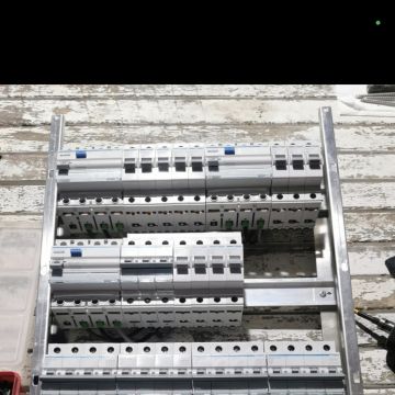 N M Redes Estruturadas e eletricidade - Sobral de Monte Agraço - Elektro- und Verdrahtungsprobleme
