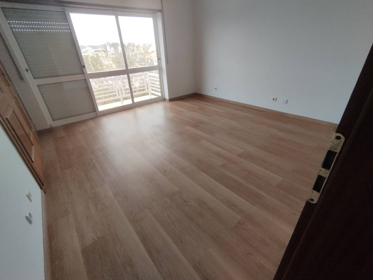 Juvenildo Cavalcante - Caldas da Rainha - Revestimento de Casa de Banho