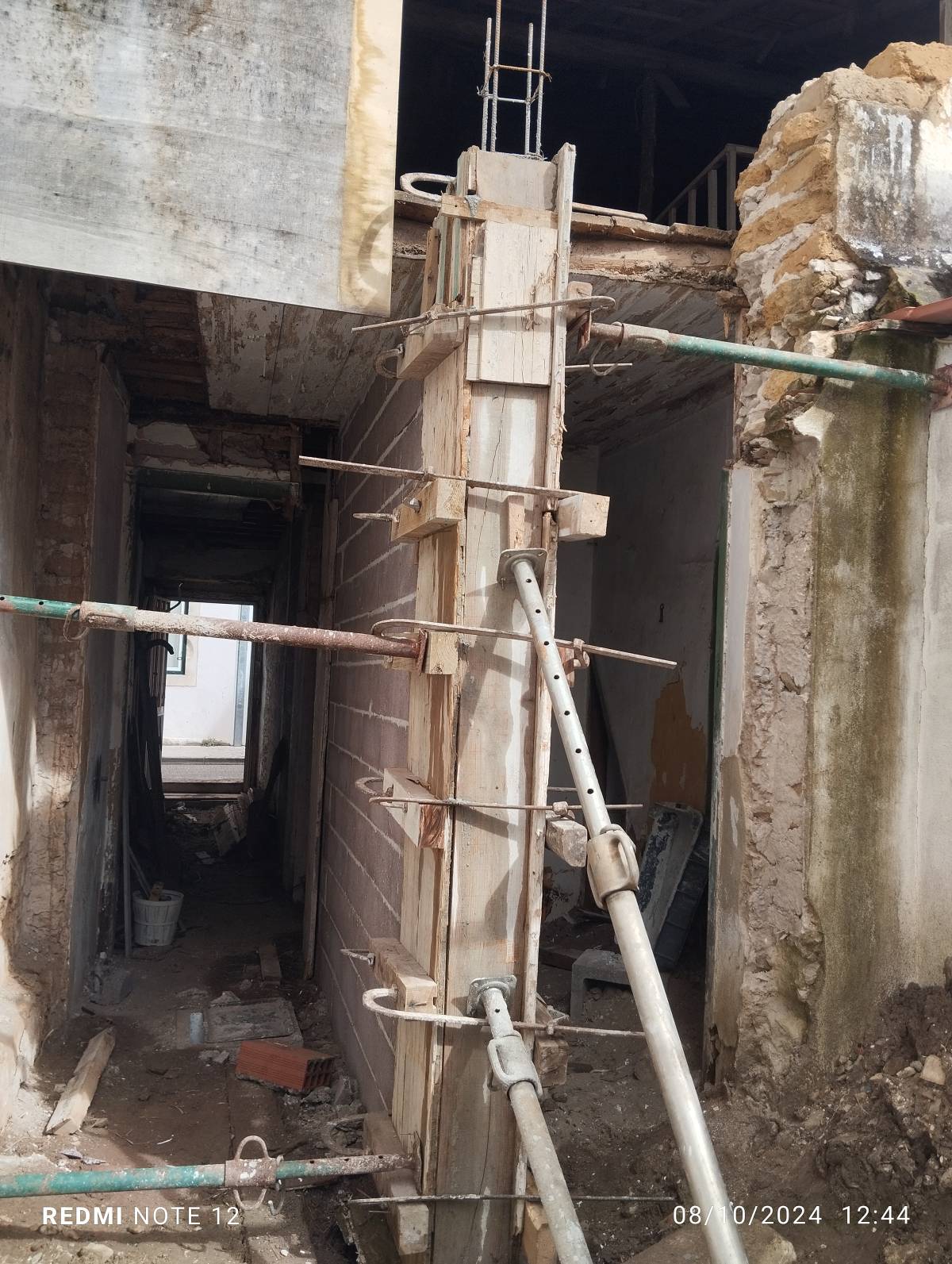 Juvenildo Cavalcante - Caldas da Rainha - Construção de Parede Interior