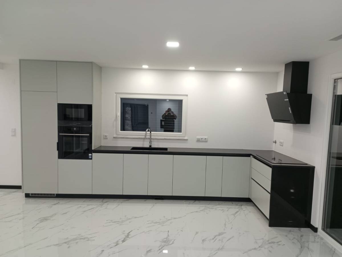 RS Pinturas e Lacações de Móveis - Almada - Reparatur des Garagentors