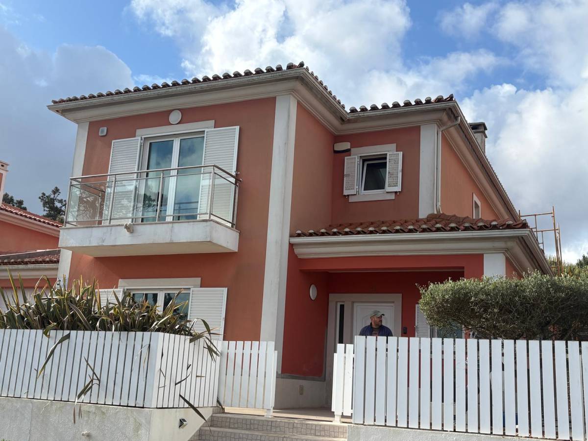 Alexo Global Lda - Mafra - Instalação de Portas