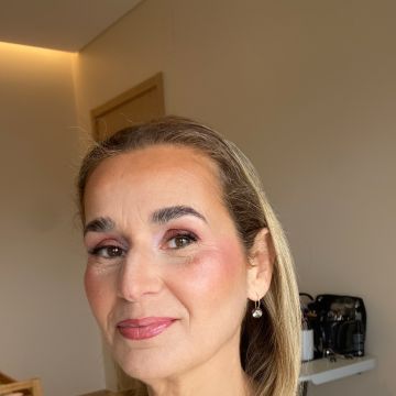 Maria Helena | Maquilhadora Profissional & Hairstylist - Torres Vedras - Friseure und Make-up Artists