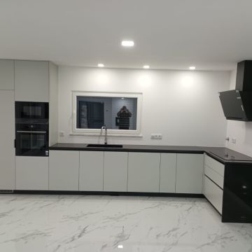 RS Pinturas e Lacações de Móveis - Almada - Reparatur des Garagentors