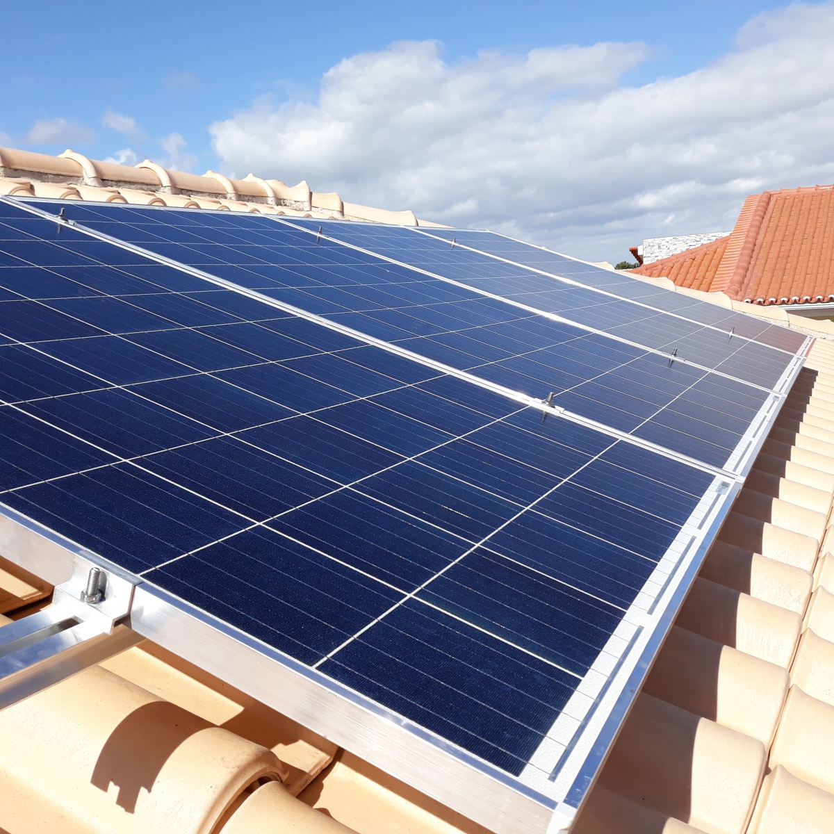 Conforenergy - Energias Renováveis e Climatização - Almada - Limpeza ou Inspeção de Painel Solar