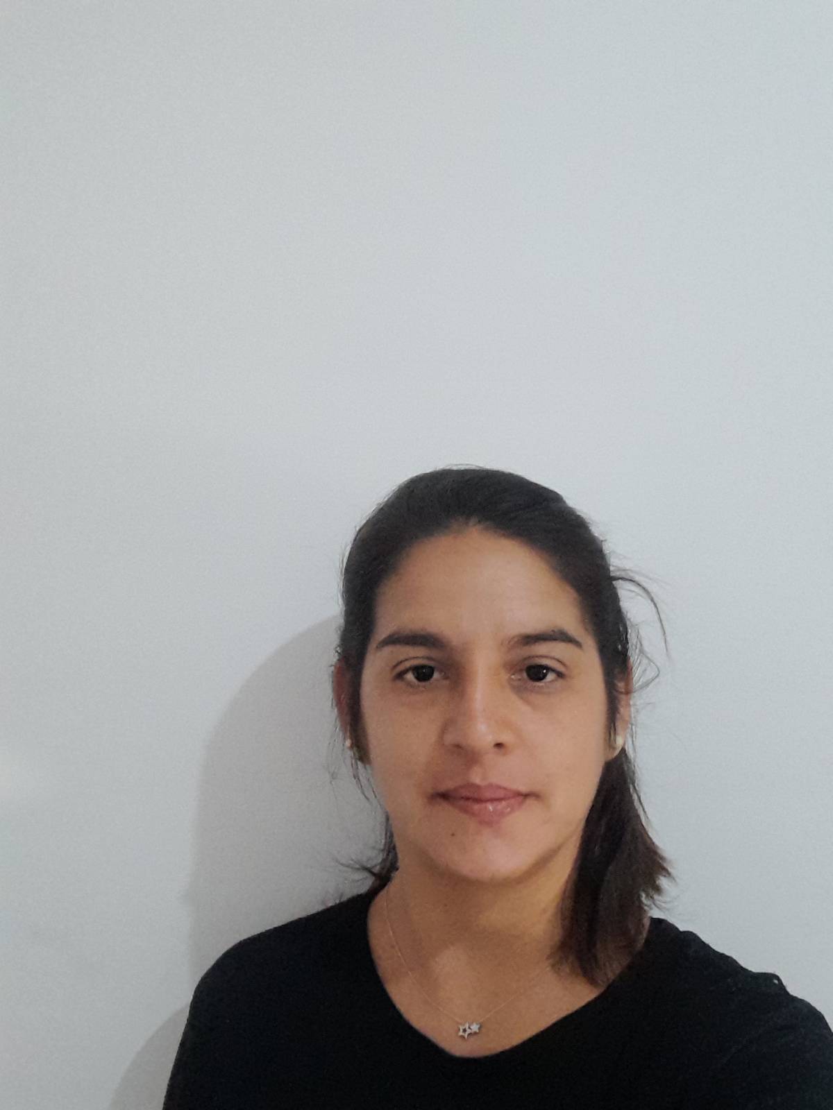 Betiana Lopez - Porto - Hausreinigung (regelmäßig)